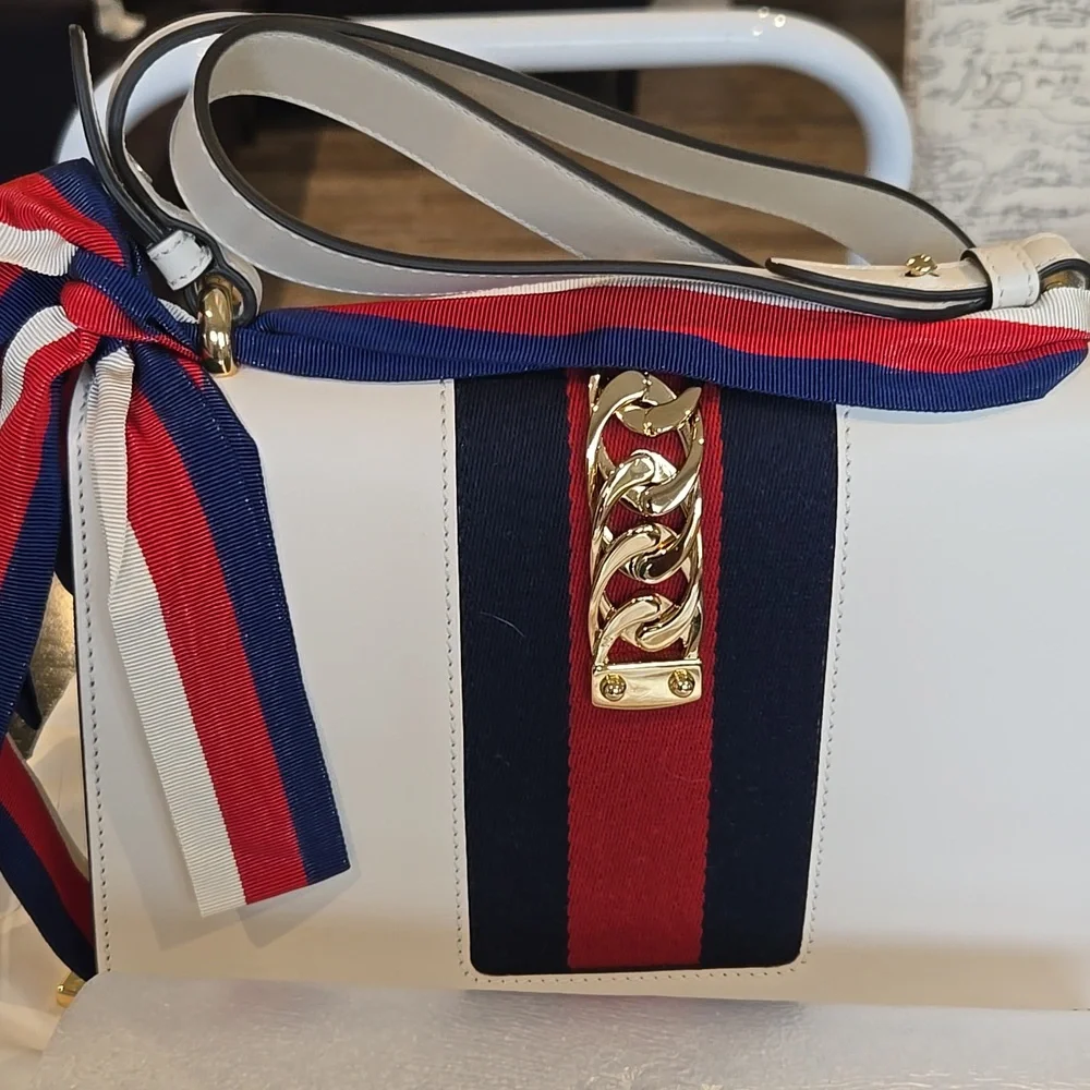 New Gucci Sylvie Shoulder Bag - Picture 8 of 8